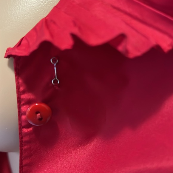 Stunning Vintage Oscar de la Renta Red Blouse with Ruffles, 100% Silk - Picture 8 of 9